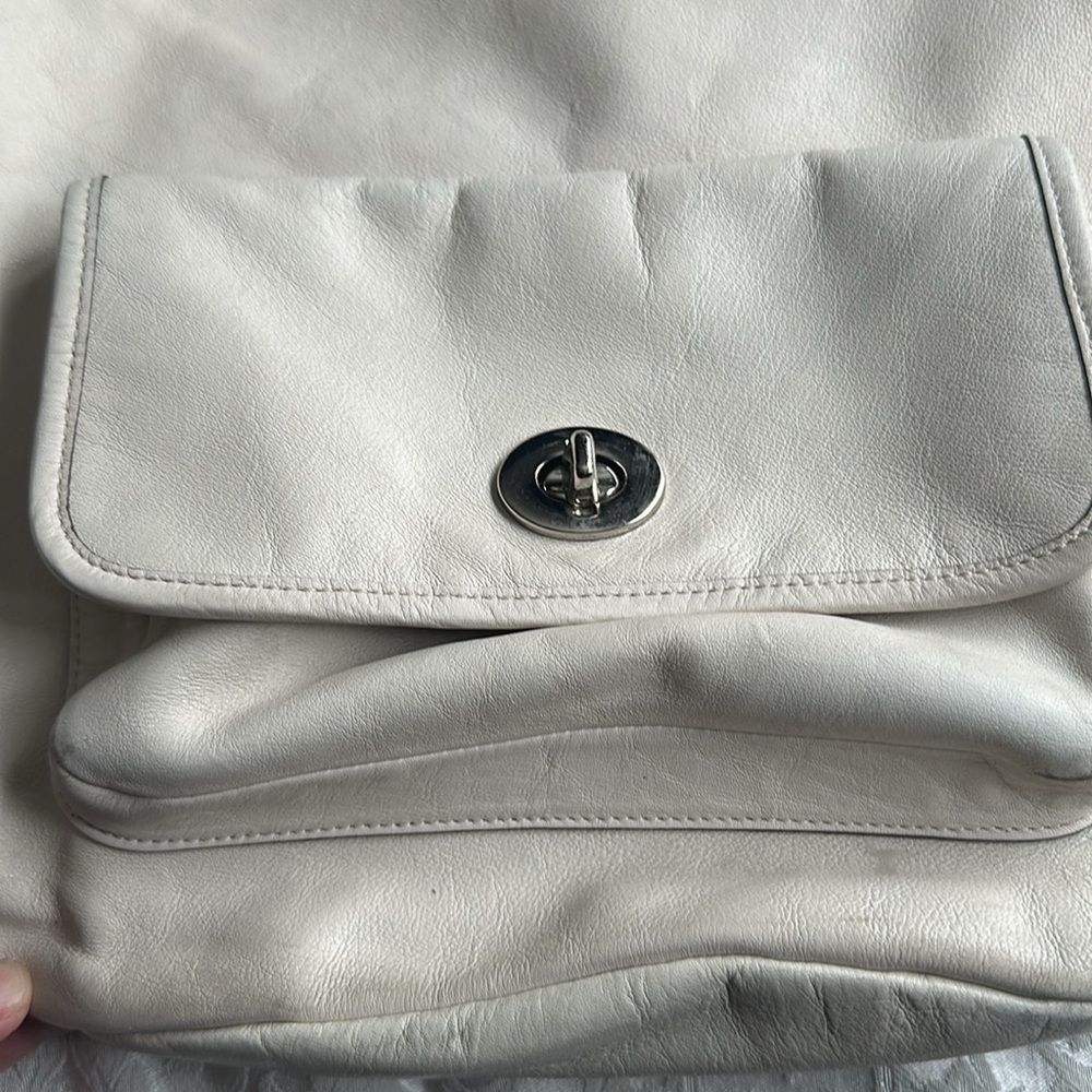 Nice Coach leather bag in cream. Good size with plenty  room - Picture 6 of 14